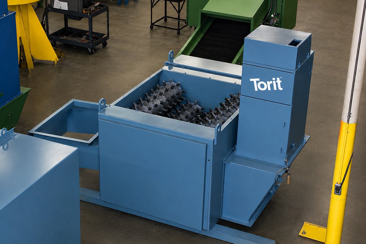 vertical-shredder-with-dust-filter